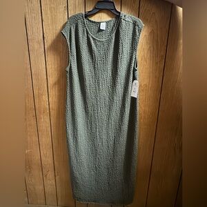 Sleeveless Textured Midi Dress in Olive Green